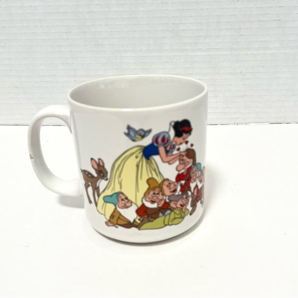 Applause Snow White And The Seven Dwarfs Mug. Has Flaw Read Full Description